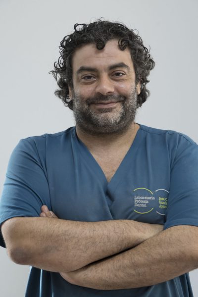 Javier Clari, Encargado Seccion de Ceramica